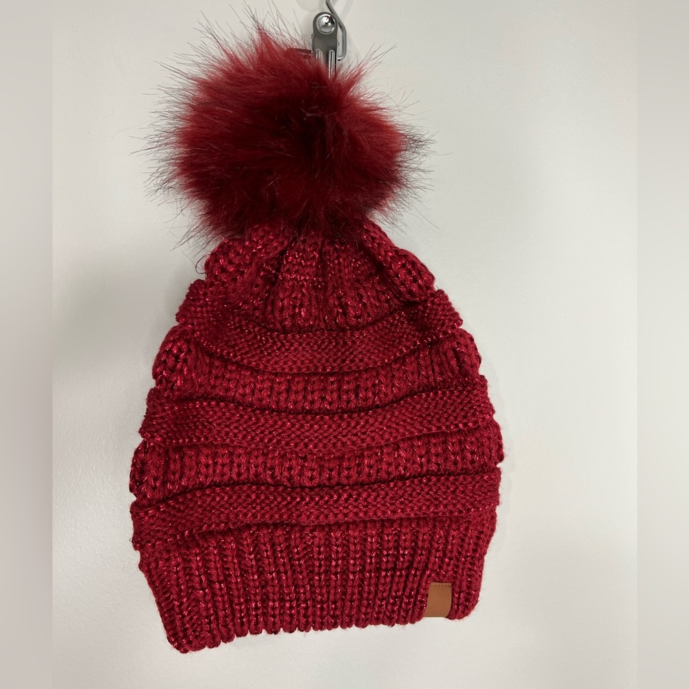 SO brand Pom Pom beanie. Red and red metallic knit. Faux fur.